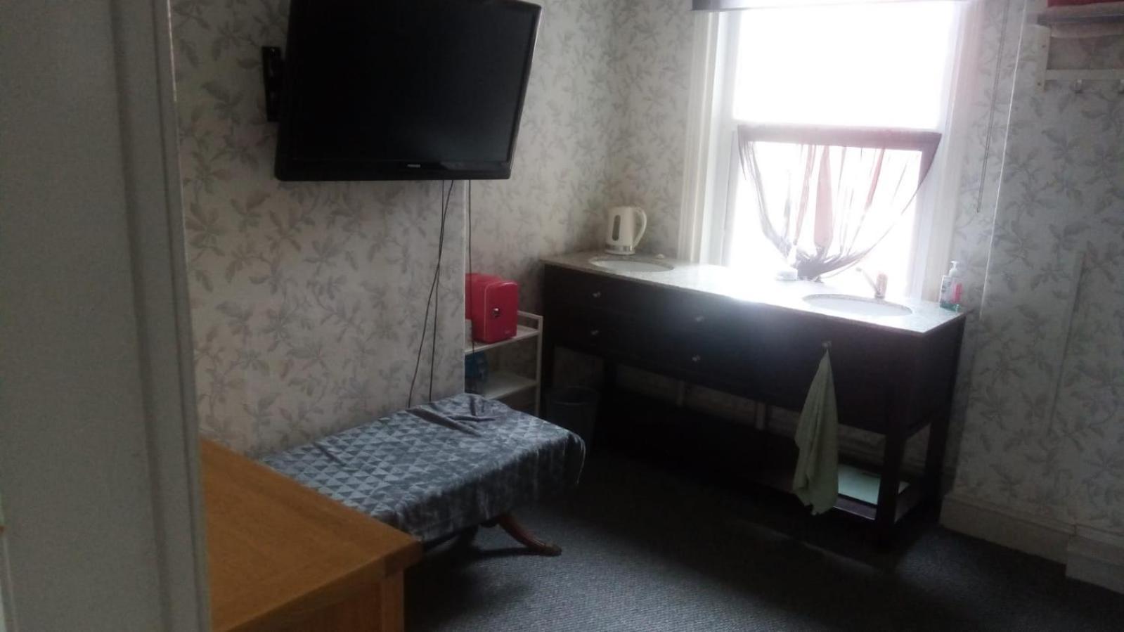 The New Macleods Guest House Blackpool Exterior photo